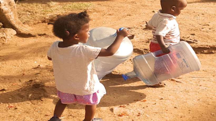 kinderen-helpen-huismoeders-diani-childrens-village-kenia