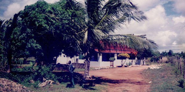 oprichting diani childerens village eerste huis 1994