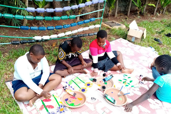 zomerkamp-2021-kinderen-expressie-diani-childrens-village-kenia